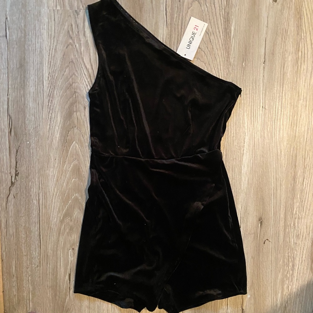 Velvet Romper! Never worn, size xl fits more M/L